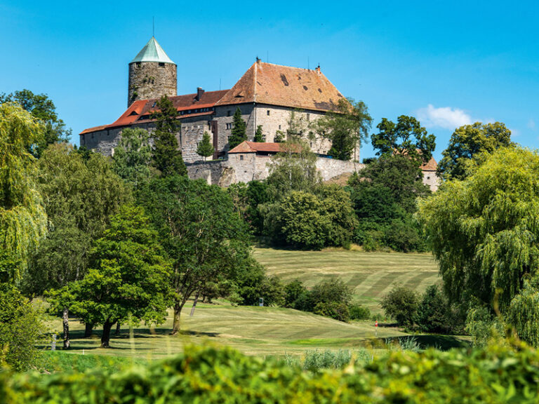 burg colmberg ansicht der Burganlage mit golfplatz im vordergrund