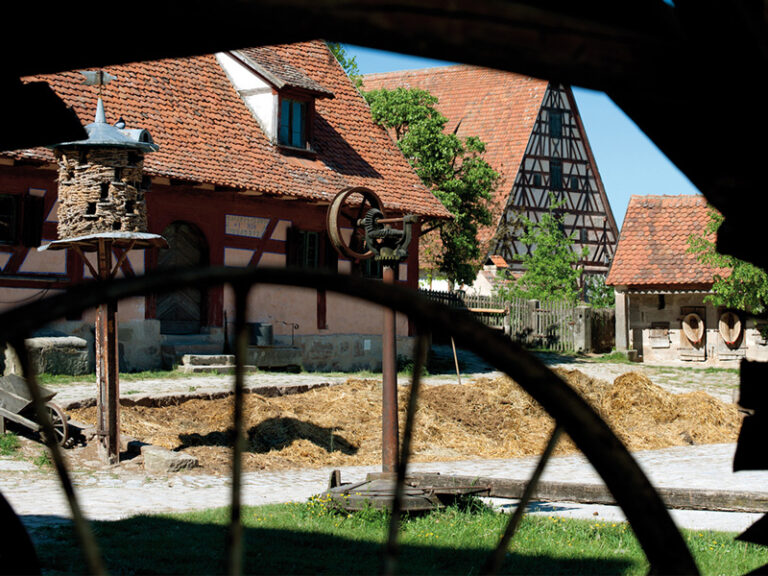 bad windsheim freilandmuseum aussenaufnahmen alte häuser und werkzeuge